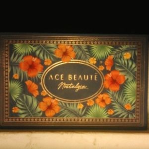 ACE BEAUTĒ Eyeshadow palette